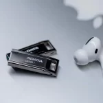 UR340 32GB Next To AirPods